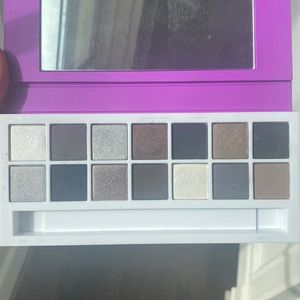 Clinique palette - 14 eye colors